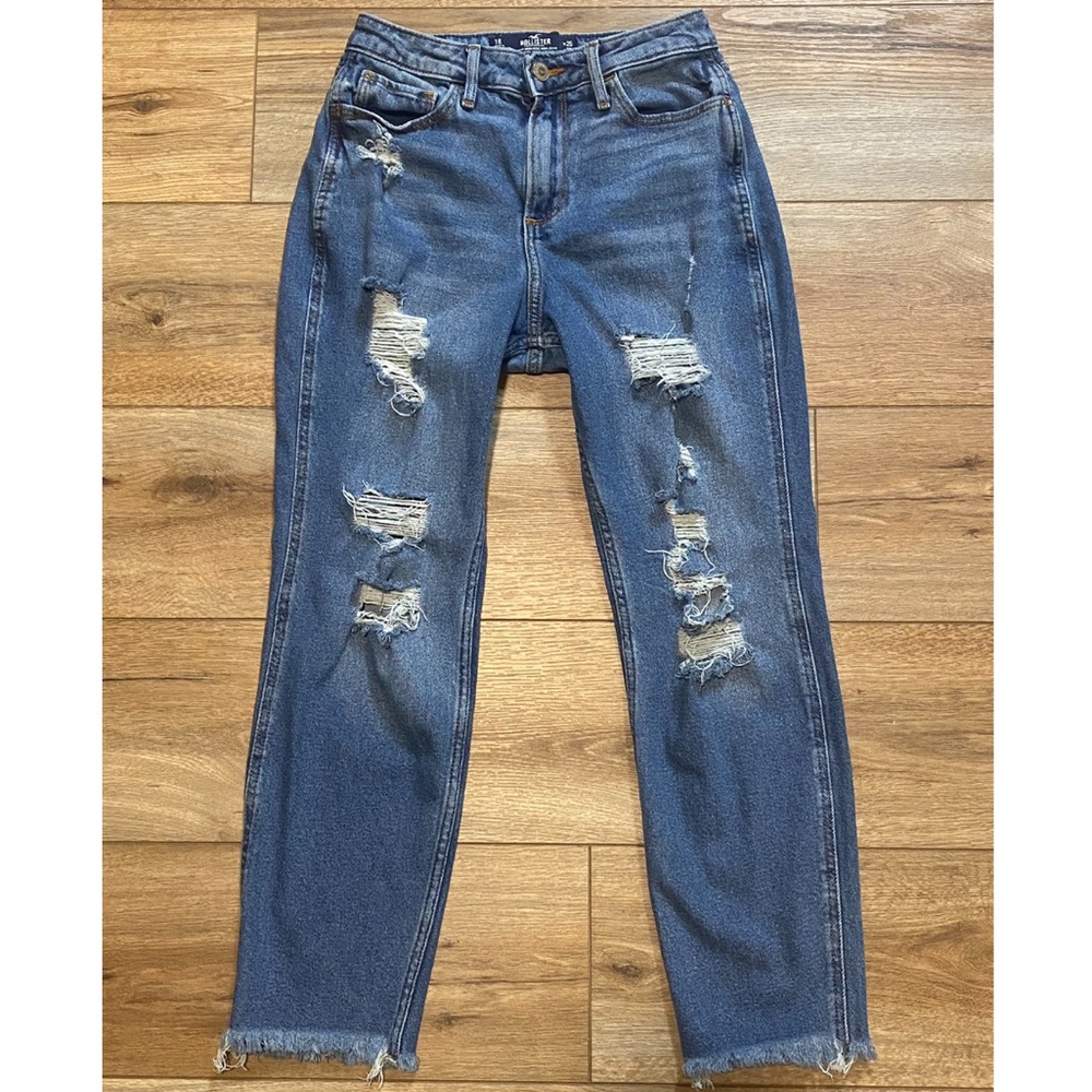 Hollister Curvy High-Rise Mom Jeans